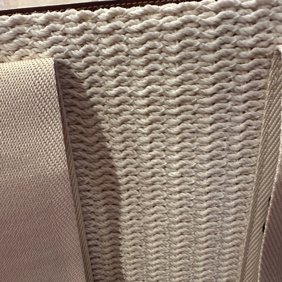 Authentic Chloé Woody Medium Woven Fringe Tote - Picture 8 of 15